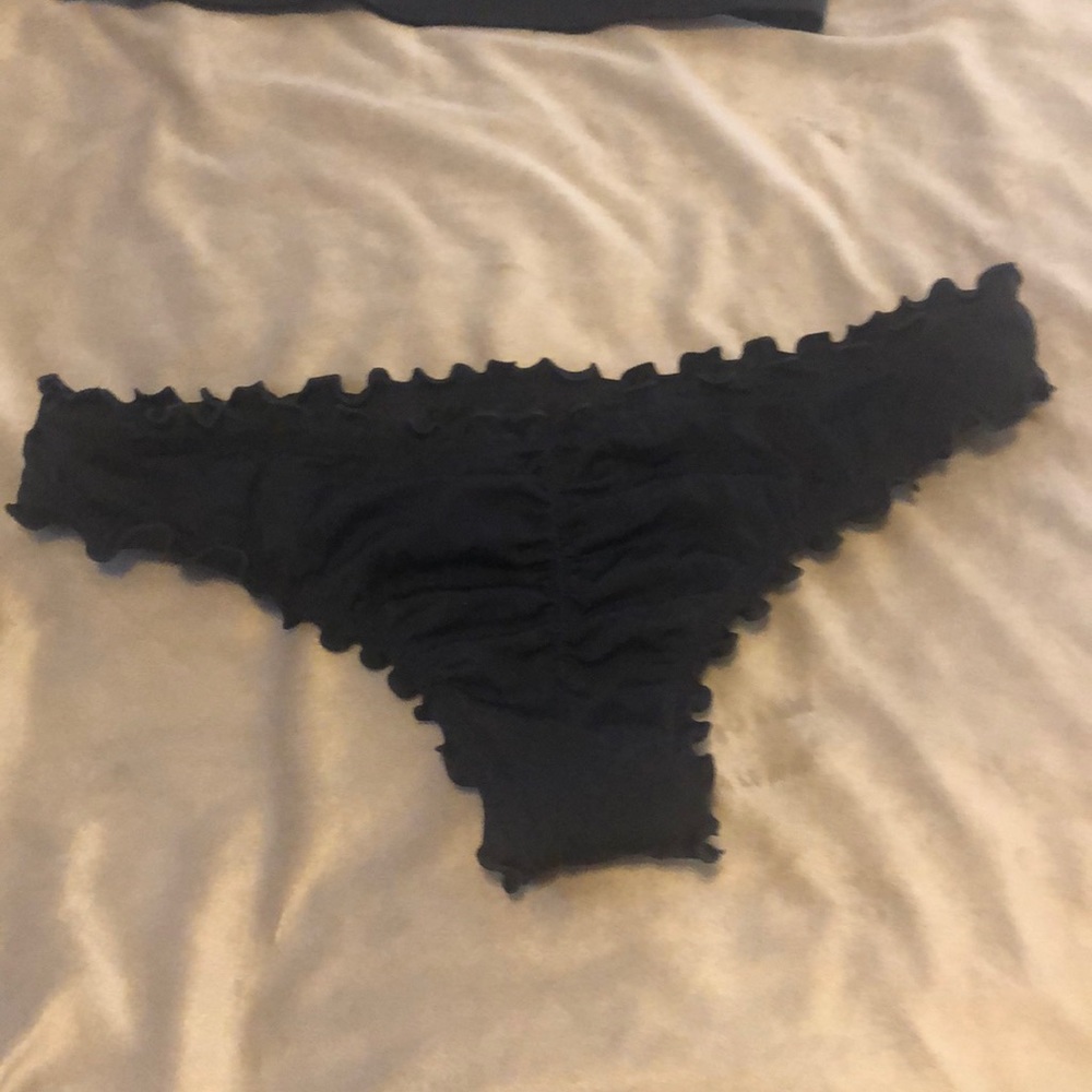Bikini - Picture 3 of 5